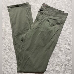 UC- FAHERTY faded olive, size 32, inseam 32, 5 pocket pants